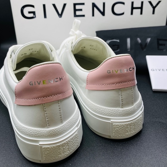 Authentic Women’s City Court Leather Sneakers SIZE 7 NWB - Picture 5 of 9